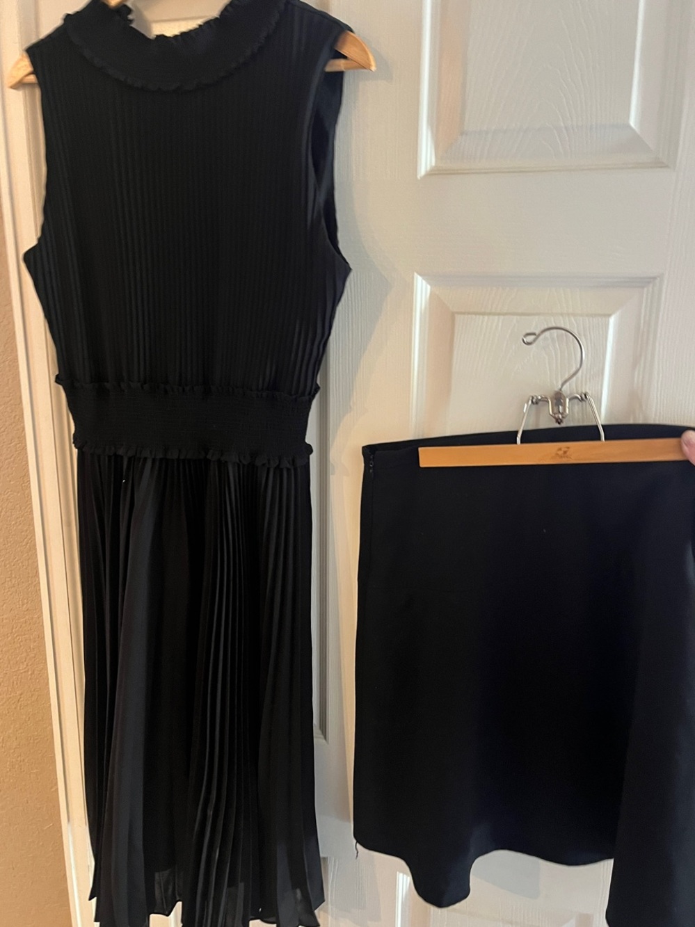 Calvin Klein Skirt & Sleeveless Pleated Little Black Dress Nanette Size 14